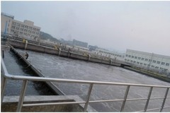 ����Ŀ��ȫ�������ƽ���ֽβˮ���ŷų��׹���װ�ã��������õĻ���Ч������Ч�棬�����ҹ����������Լ�ˮ��Դ��ȱ�����ƽ���ֽ��ҵ����������ˮ������ˮ��ҵβˮѭ�����þ����ƹ�ʾ��ЧӦ�ͿƼ��ƹ��ֵ