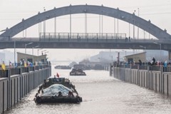 1000�ּ������ɽ����ںӣ�ʵ�ֽ��������ˣ��ں����������ּ�ˮ�ϡ����ٹ�·��ʱ��